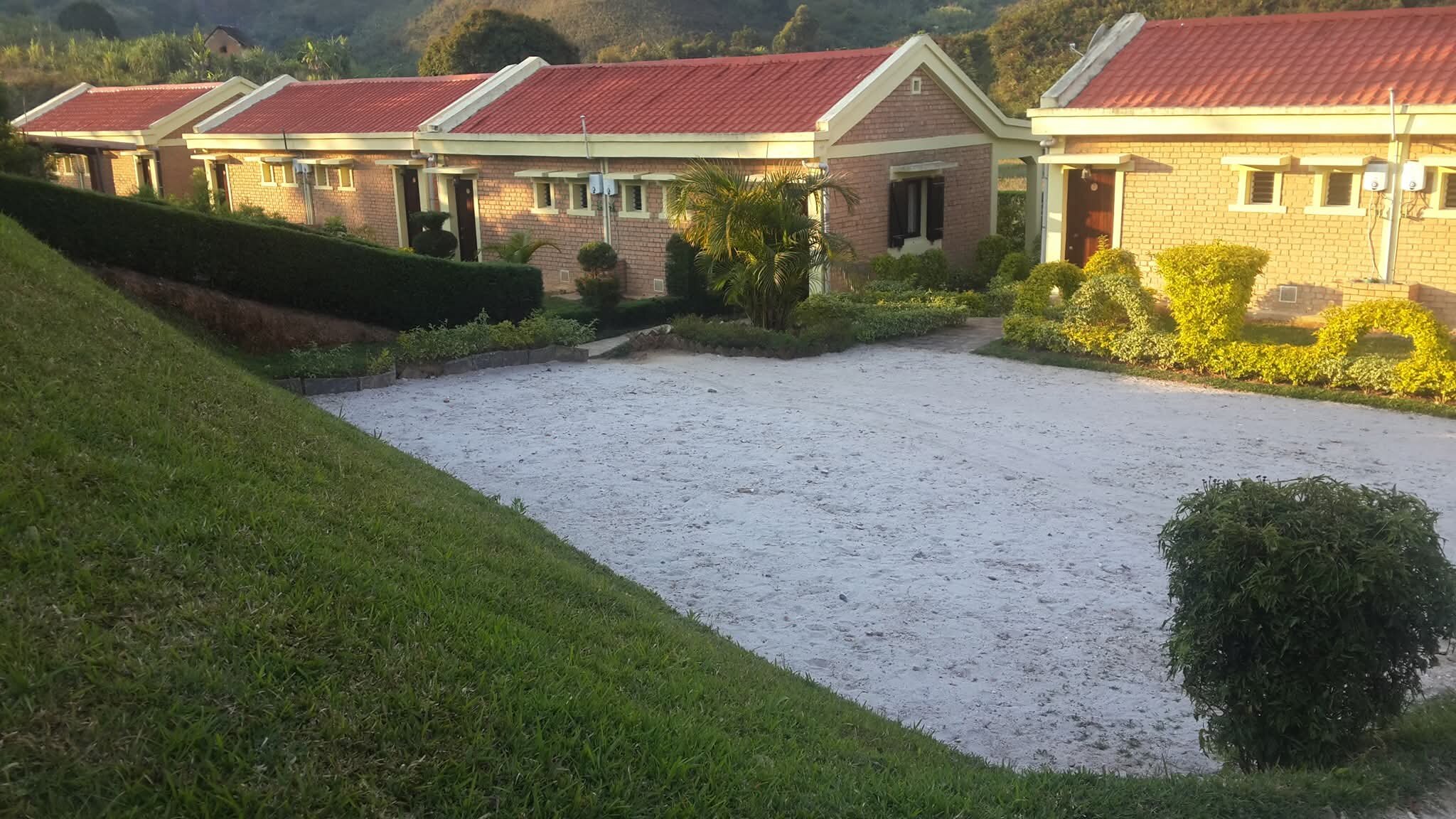 Bungalows de Ny Tanàna Hôtel dans leur jardin